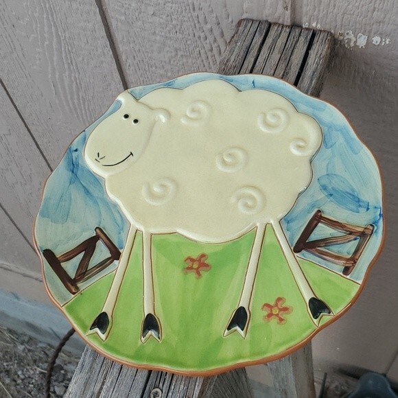 Molde Pottery Sheep / Lamb Plate - Hand Painted Embossed Folk Art–  Portugal - Picture 3 of 5